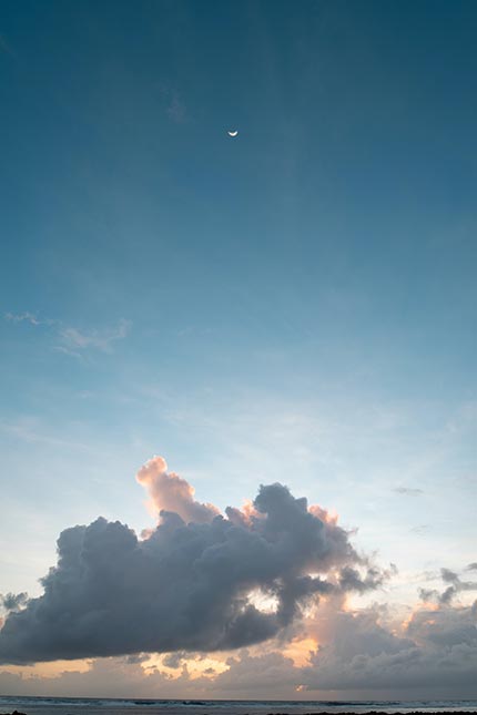 پکیج 10 عددی تصویر زمینه با کیفیت HD و زیبای ماه در آسمان برای گوشی آیفون