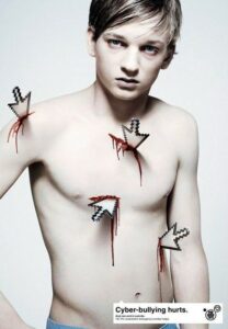 کمپین تبلیغاتی خطرات فضای مجازی