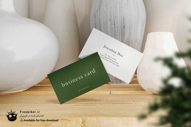 موکاپ کارت ویزیت مدرن معلق در بکگراند چوبی